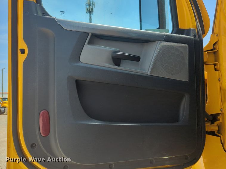 image for item NW9530 2021 Freightliner Cascadia 126 semi truck