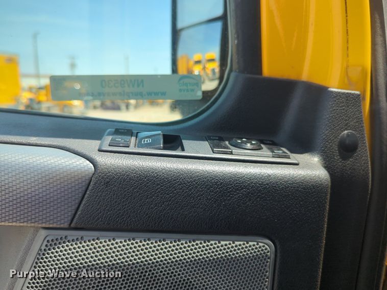 image for item NW9530 2021 Freightliner Cascadia 126 semi truck