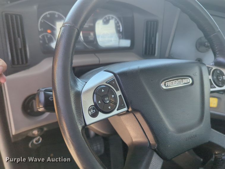 image for item NW9530 2021 Freightliner Cascadia 126 semi truck