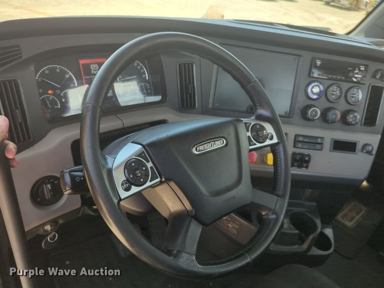 image for item NW9530 2021 Freightliner Cascadia 126 semi truck