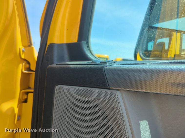 image for item NW9530 2021 Freightliner Cascadia 126 semi truck