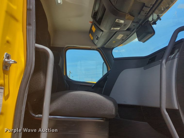 image for item NW9530 2021 Freightliner Cascadia 126 semi truck