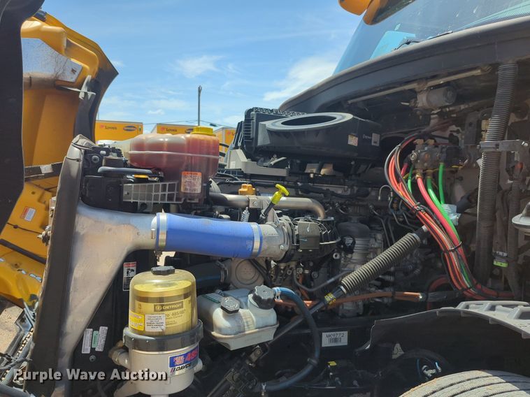 image for item NW9530 2021 Freightliner Cascadia 126 semi truck