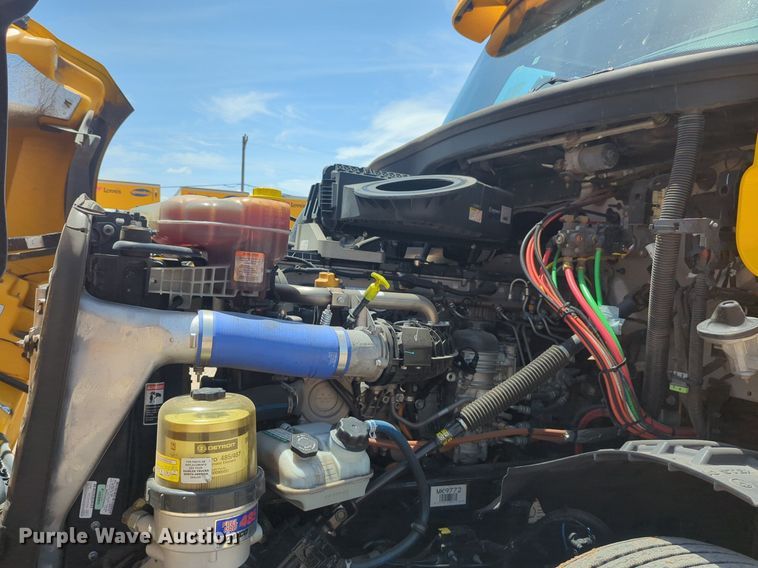 image for item NW9530 2021 Freightliner Cascadia 126 semi truck