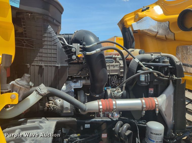 image for item NW9530 2021 Freightliner Cascadia 126 semi truck