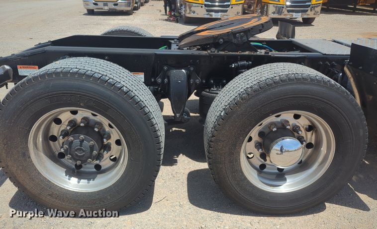 image for item NW9530 2021 Freightliner Cascadia 126 semi truck