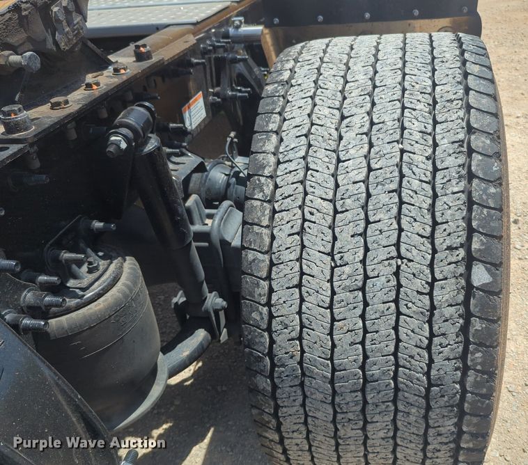 image for item NW9530 2021 Freightliner Cascadia 126 semi truck