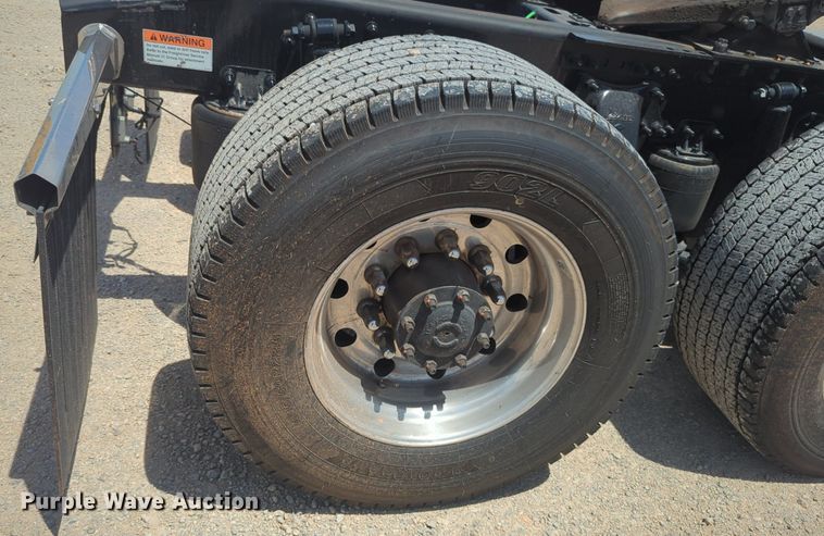 image for item NW9530 2021 Freightliner Cascadia 126 semi truck