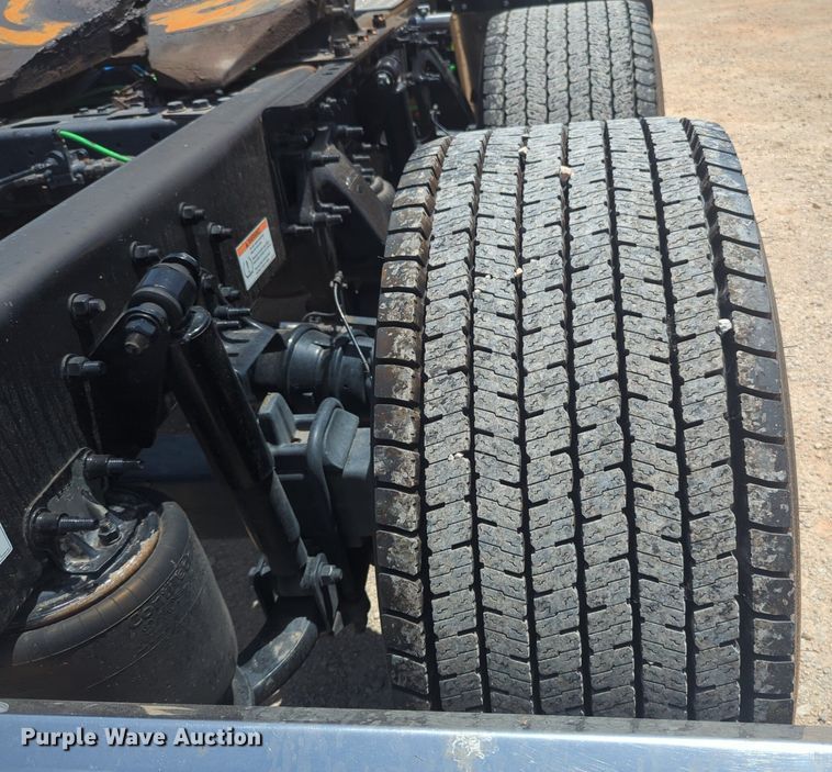 image for item NW9530 2021 Freightliner Cascadia 126 semi truck