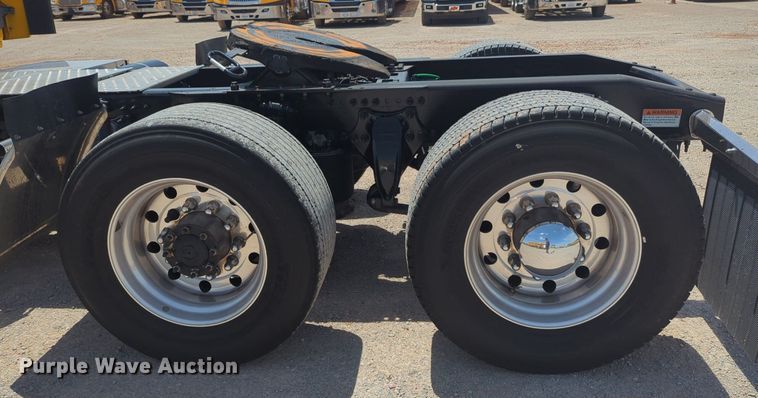 image for item NW9530 2021 Freightliner Cascadia 126 semi truck