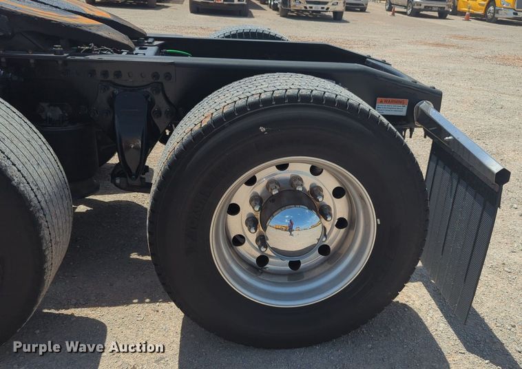 image for item NW9530 2021 Freightliner Cascadia 126 semi truck