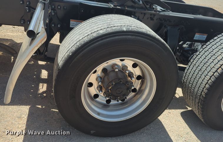 image for item NW9530 2021 Freightliner Cascadia 126 semi truck