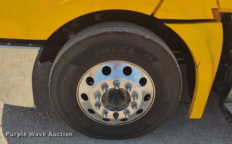 image for item NW9530 2021 Freightliner Cascadia 126 semi truck