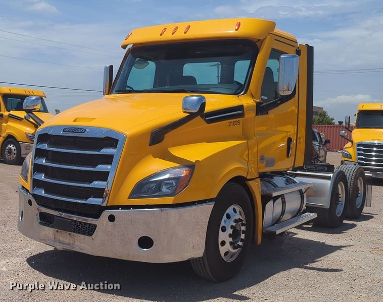 image for item NW9531 2021 Freightliner Cascadia 126 semi truck