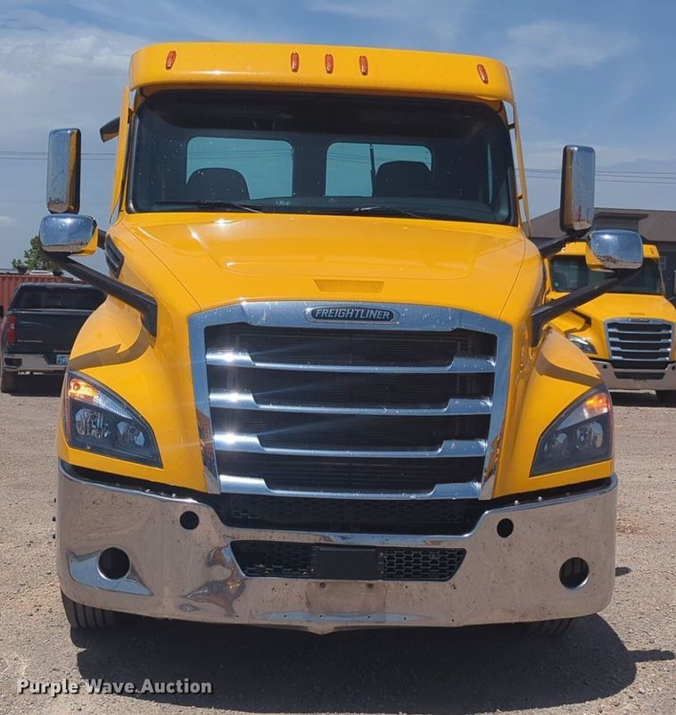 image for item NW9531 2021 Freightliner Cascadia 126 semi truck