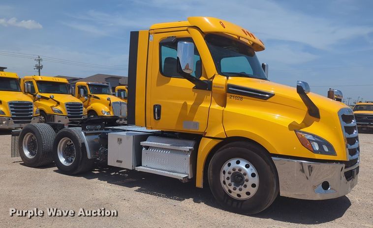 image for item NW9531 2021 Freightliner Cascadia 126 semi truck