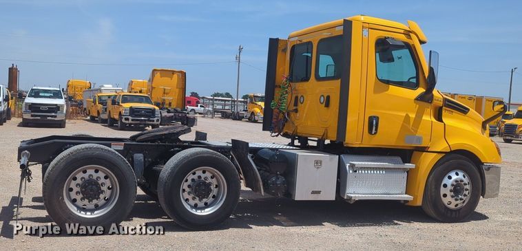 image for item NW9531 2021 Freightliner Cascadia 126 semi truck