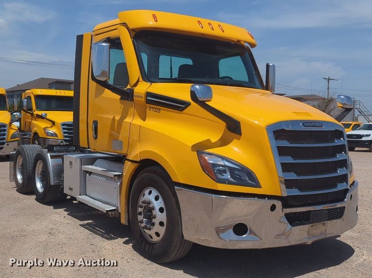 image for item NW9531 2021 Freightliner Cascadia 126 semi truck