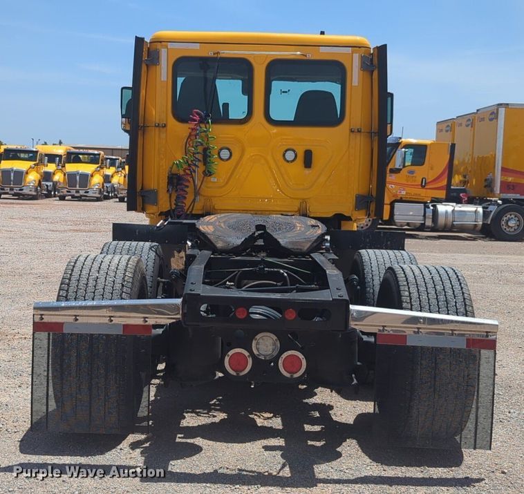 image for item NW9531 2021 Freightliner Cascadia 126 semi truck