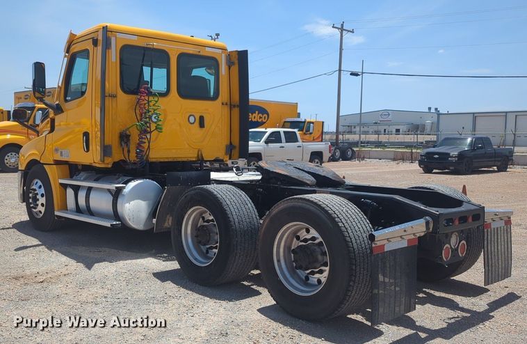 image for item NW9531 2021 Freightliner Cascadia 126 semi truck