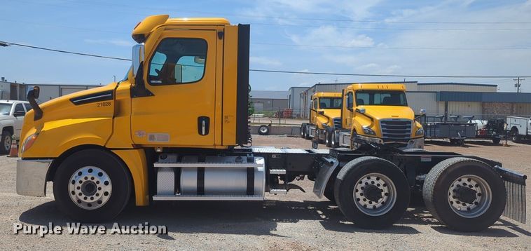 image for item NW9531 2021 Freightliner Cascadia 126 semi truck