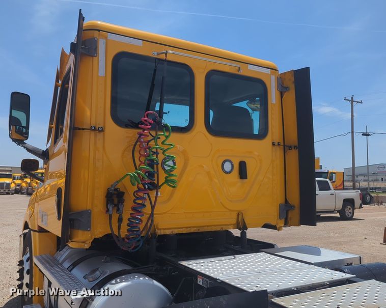 image for item NW9531 2021 Freightliner Cascadia 126 semi truck