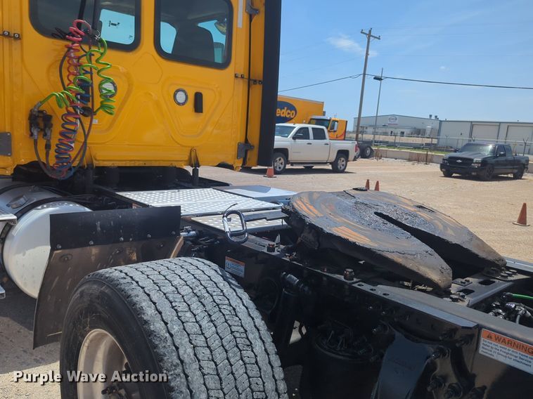 image for item NW9531 2021 Freightliner Cascadia 126 semi truck