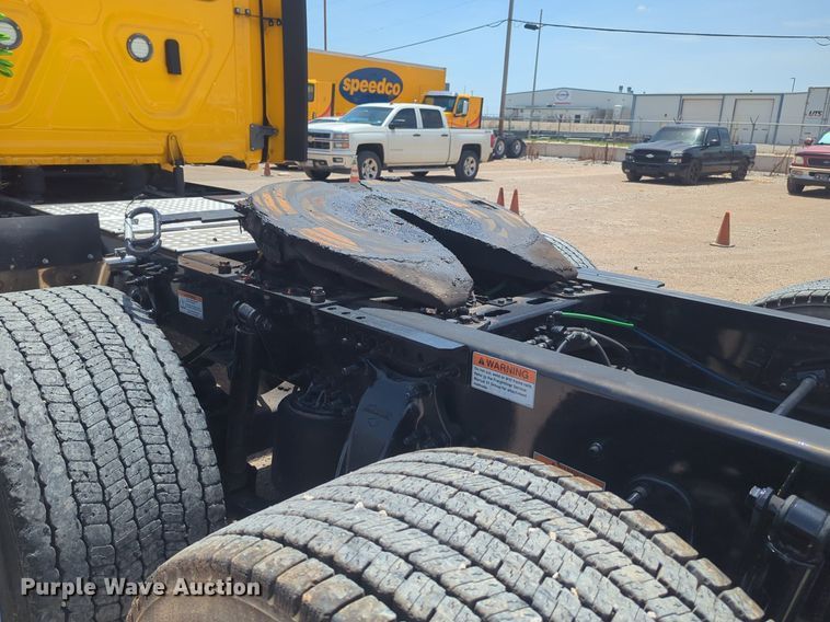 image for item NW9531 2021 Freightliner Cascadia 126 semi truck