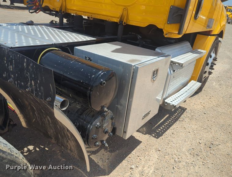 image for item NW9531 2021 Freightliner Cascadia 126 semi truck