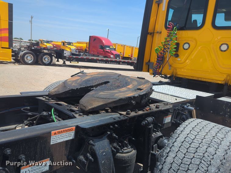 image for item NW9531 2021 Freightliner Cascadia 126 semi truck