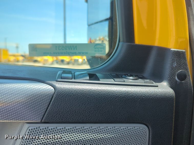 image for item NW9531 2021 Freightliner Cascadia 126 semi truck