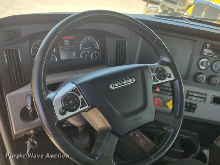 image for item NW9531 2021 Freightliner Cascadia 126 semi truck