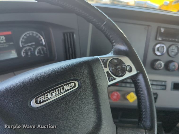 image for item NW9531 2021 Freightliner Cascadia 126 semi truck