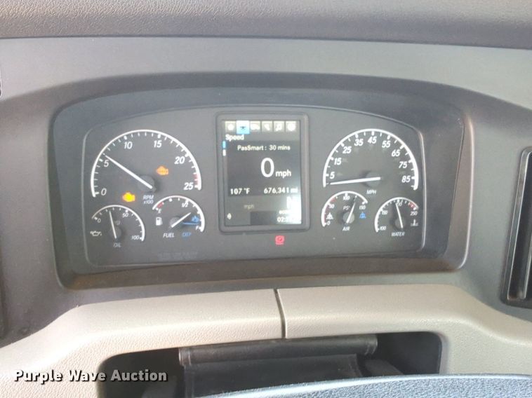 image for item NW9531 2021 Freightliner Cascadia 126 semi truck