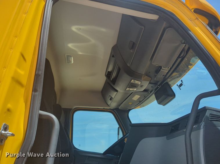 image for item NW9531 2021 Freightliner Cascadia 126 semi truck