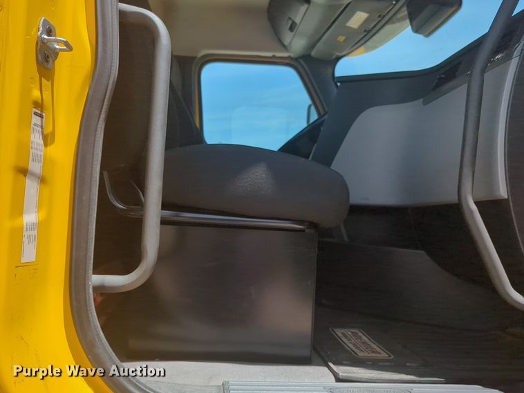 image for item NW9531 2021 Freightliner Cascadia 126 semi truck