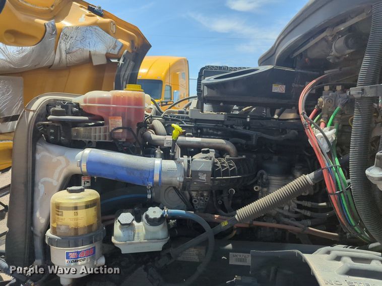 image for item NW9531 2021 Freightliner Cascadia 126 semi truck