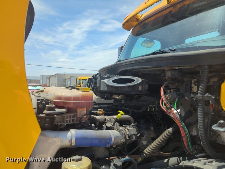 image for item NW9531 2021 Freightliner Cascadia 126 semi truck