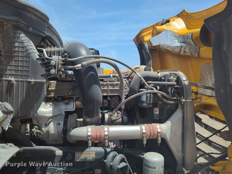 image for item NW9531 2021 Freightliner Cascadia 126 semi truck