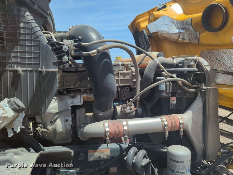 image for item NW9531 2021 Freightliner Cascadia 126 semi truck