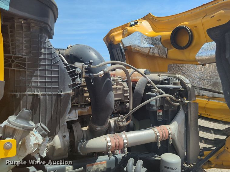 image for item NW9531 2021 Freightliner Cascadia 126 semi truck