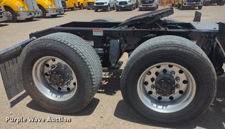 image for item NW9531 2021 Freightliner Cascadia 126 semi truck