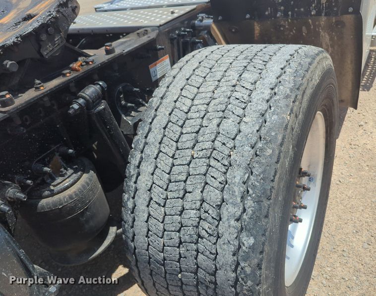 image for item NW9531 2021 Freightliner Cascadia 126 semi truck