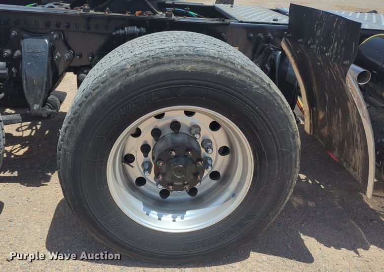 image for item NW9531 2021 Freightliner Cascadia 126 semi truck