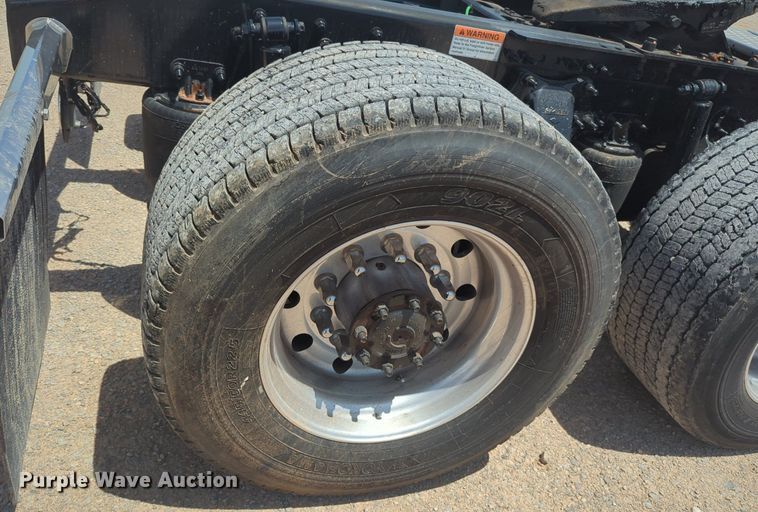 image for item NW9531 2021 Freightliner Cascadia 126 semi truck