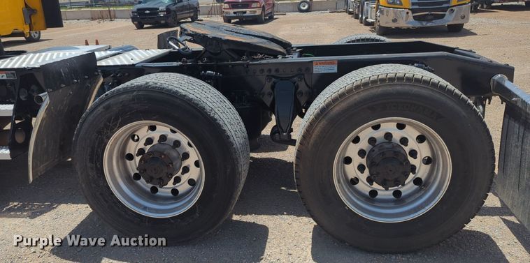 image for item NW9531 2021 Freightliner Cascadia 126 semi truck