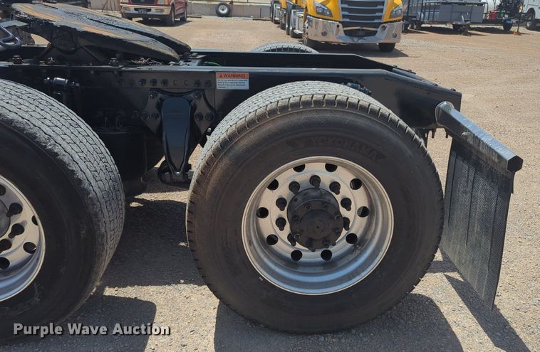 image for item NW9531 2021 Freightliner Cascadia 126 semi truck