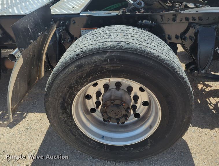 image for item NW9531 2021 Freightliner Cascadia 126 semi truck