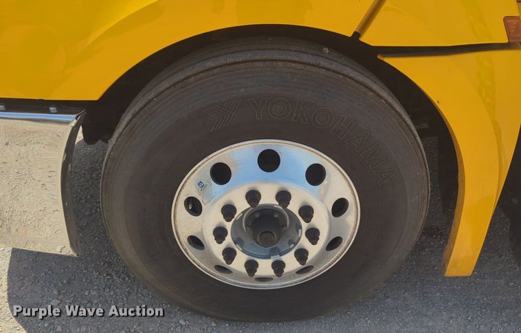 image for item NW9531 2021 Freightliner Cascadia 126 semi truck