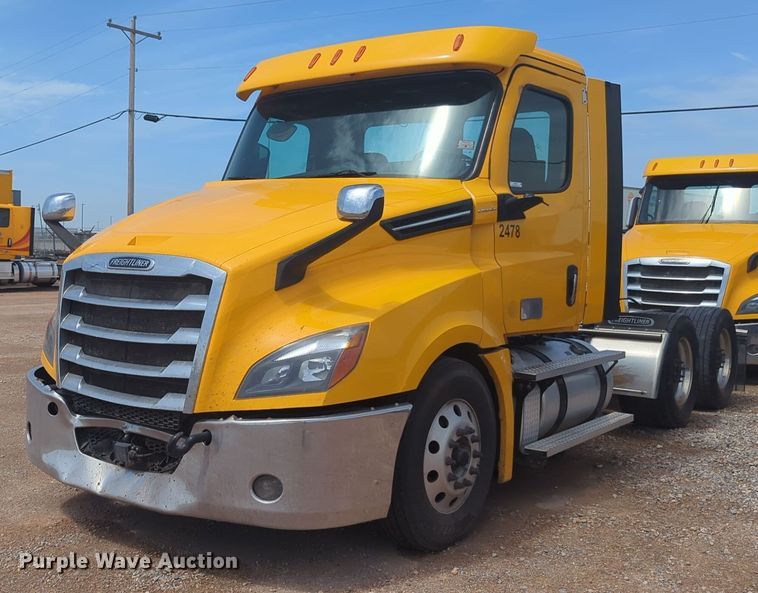 image for item NW9539 2020 Freightliner Cascadia 126 semi truck